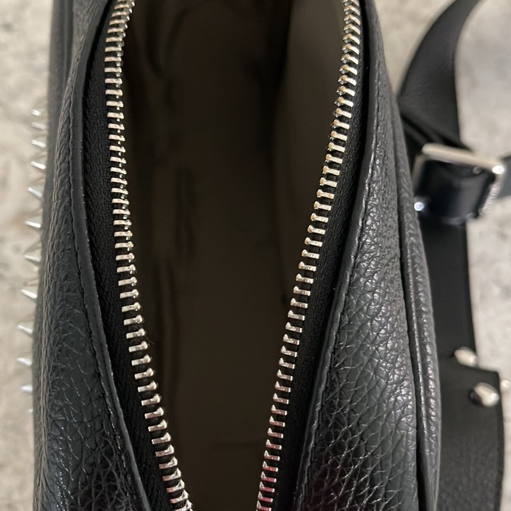 COPY - Beautiful Valentino bag! Excellent condition! You can’t miss out on this… - Picture 2 of 9
